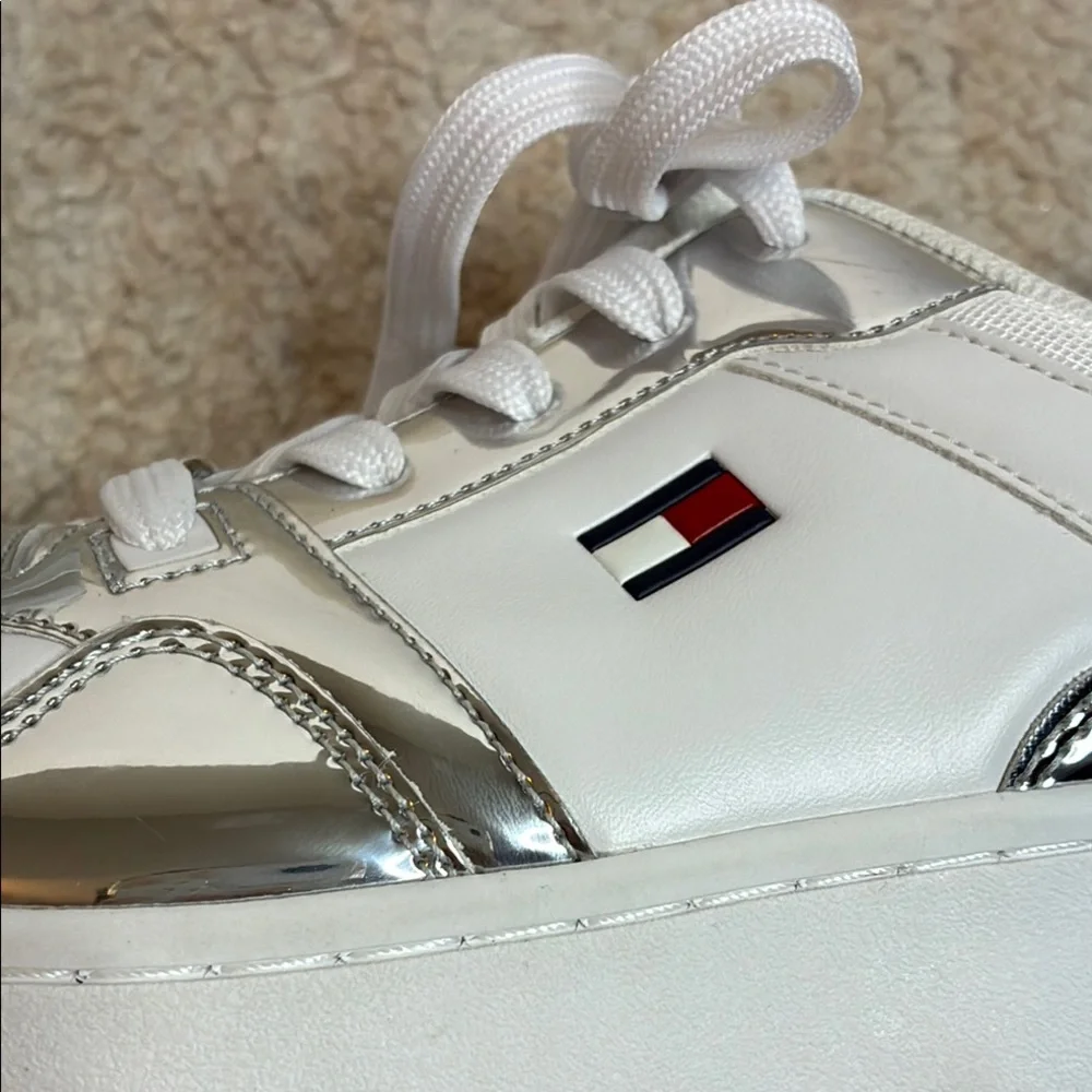 Tommy Hilfiger Women's Twigye Lace-Up White and Silver Sneakers